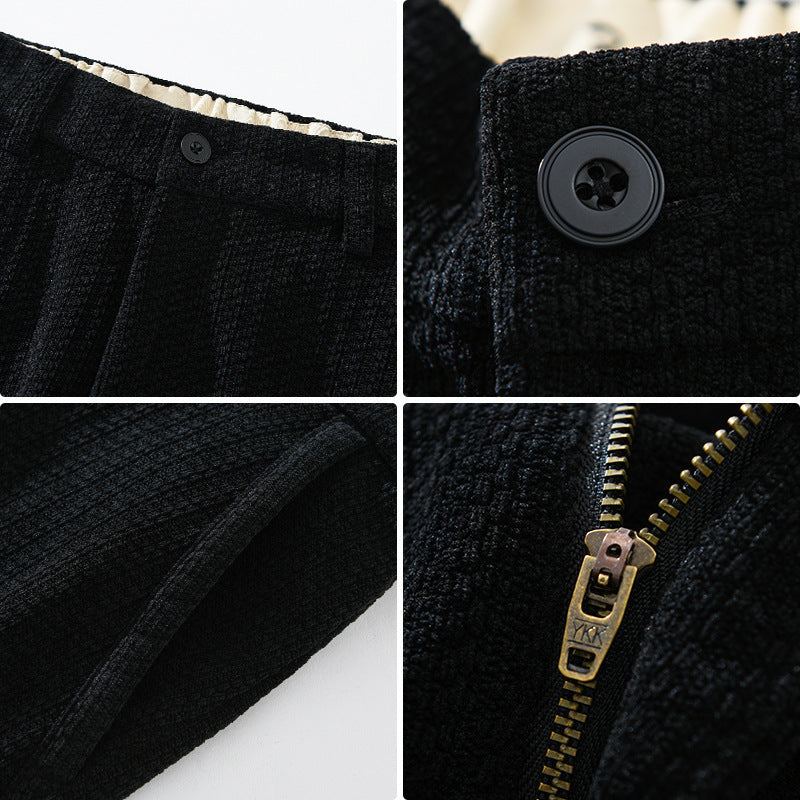 Calça masculina retrô de veludo cotelê, corte reto e modelagem slim.